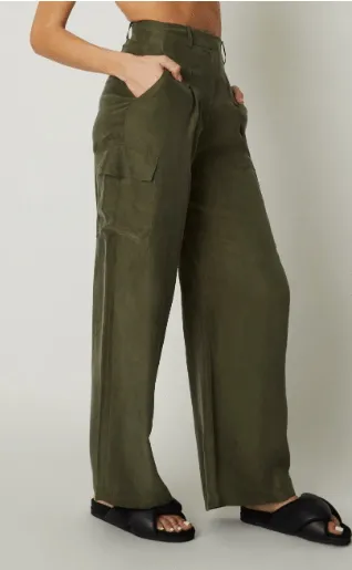 JS71 Tia Pants in Army Green