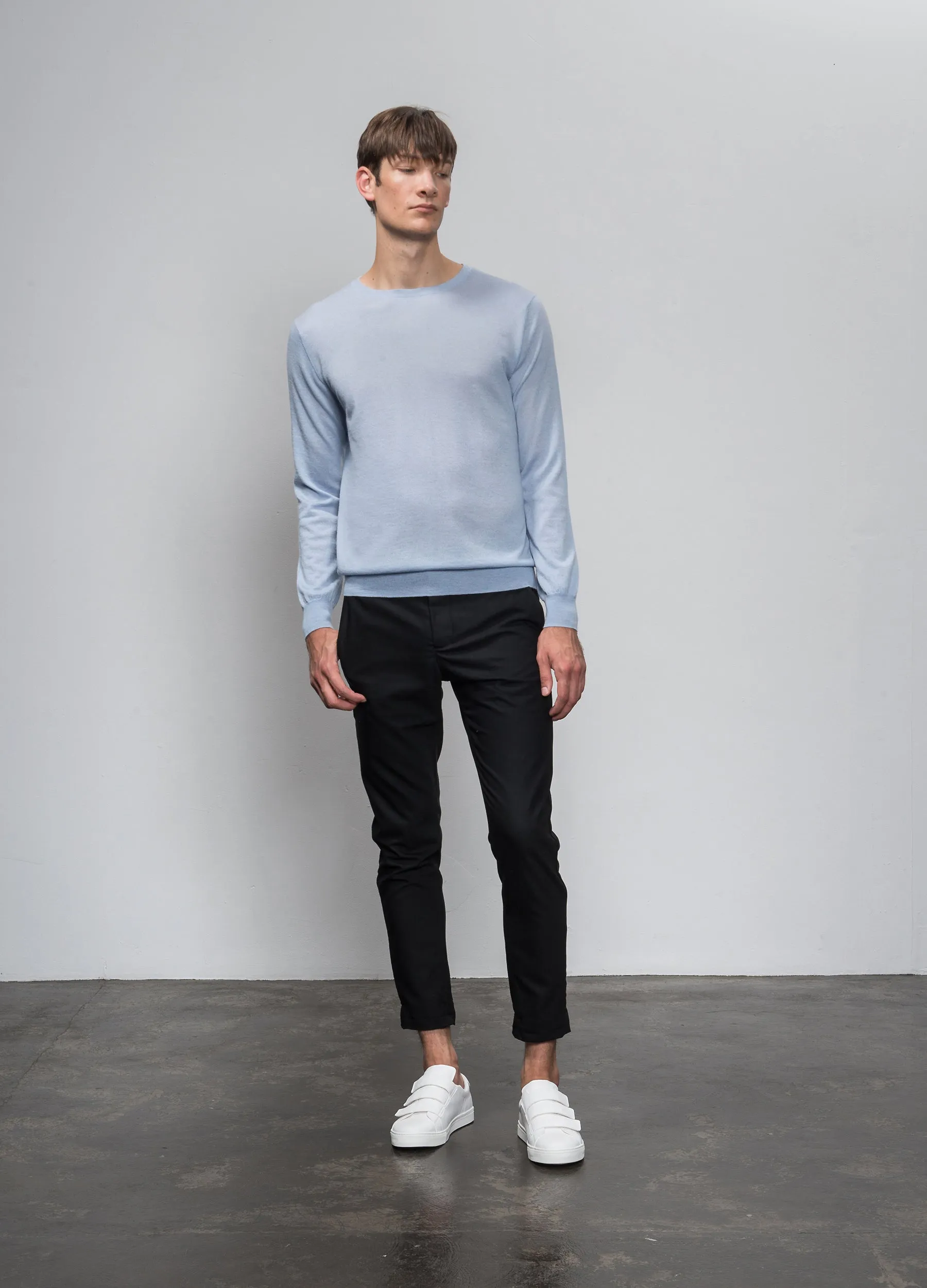 Men Lightweight Crew Neck_Whisper